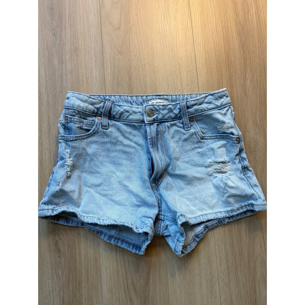 Maurices M Jeans Light Wash Distressed Denim Shorts Size 6 Ripped Frayed Hem